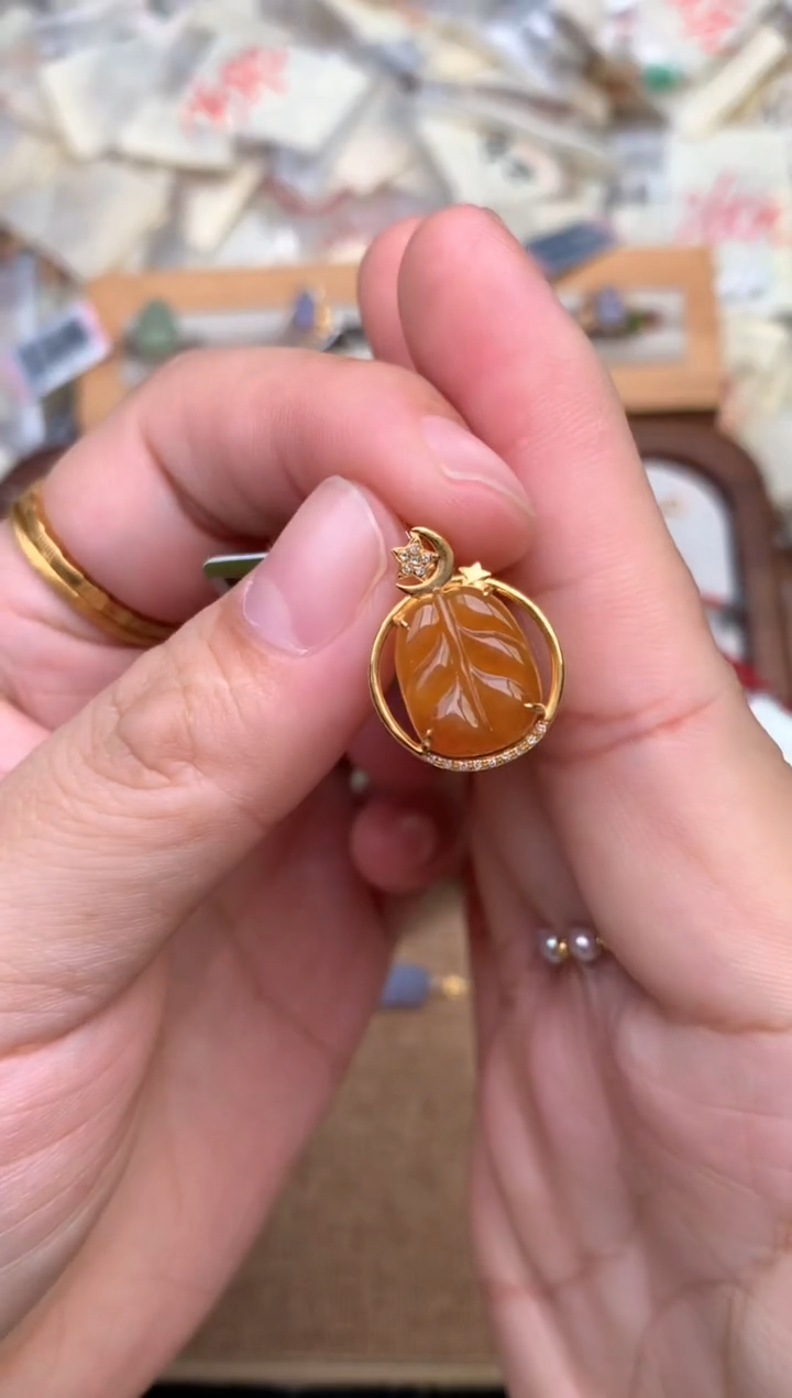 18K金镶嵌挂件翡翠一