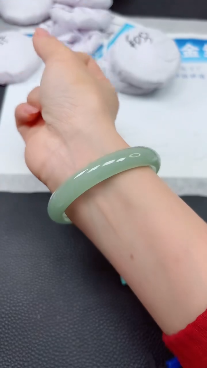 【闪购商品】石英质玉手镯未镶嵌972