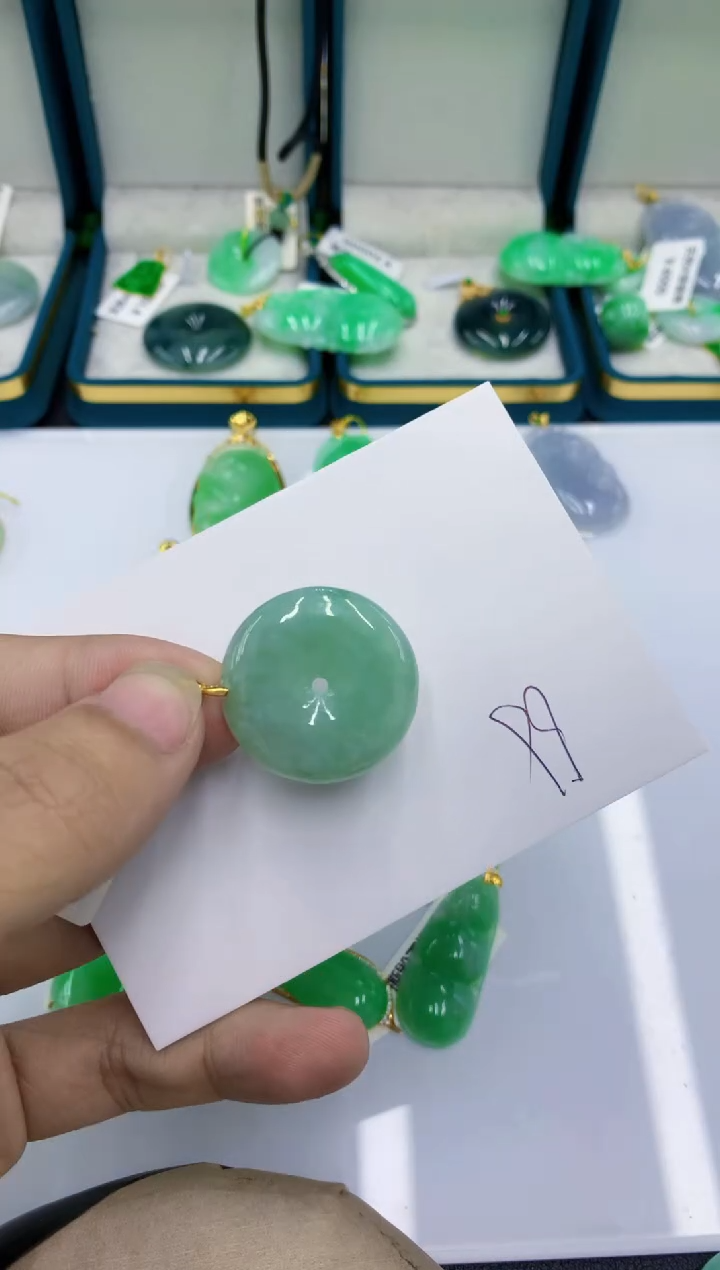 颈饰未镶嵌翡翠翡翠