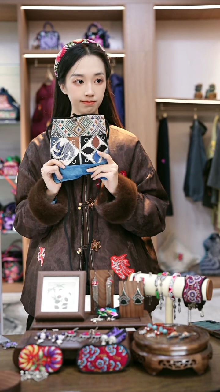 织绣L11黔东南苗族刺绣