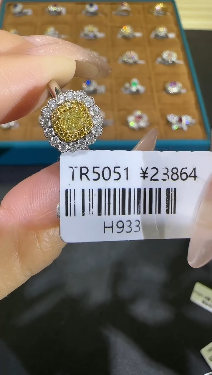 【闪购商品】钻石/18K金镶嵌黄戒指933