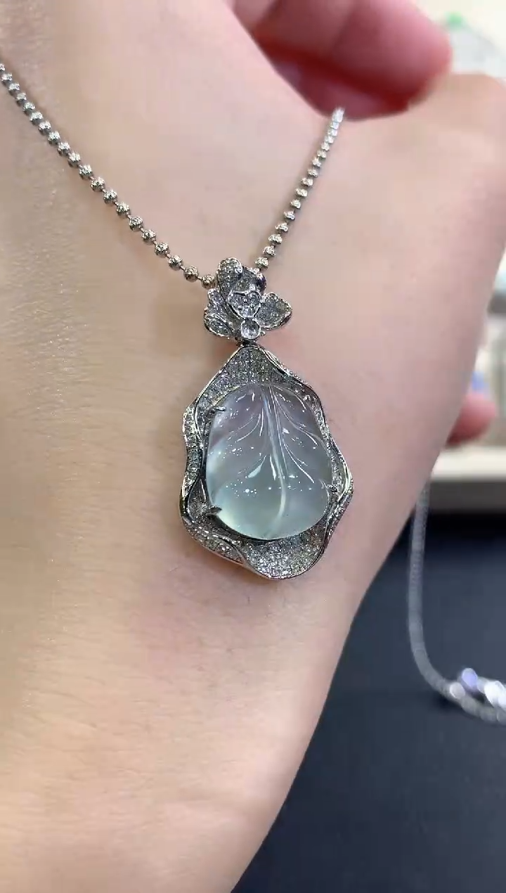 吊坠(不含链)18K金镶嵌翡翠冬日珠宝W37