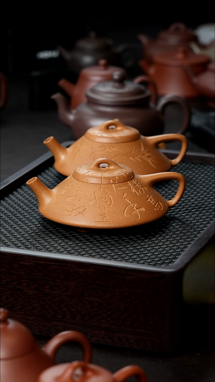 茶壶紫砂黄金段合瓢半手120刻字       