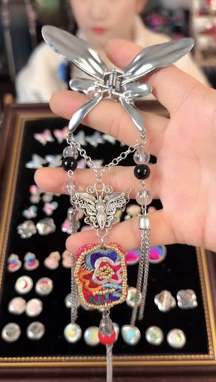 彩云南阁非遗老绣苗银饰品147