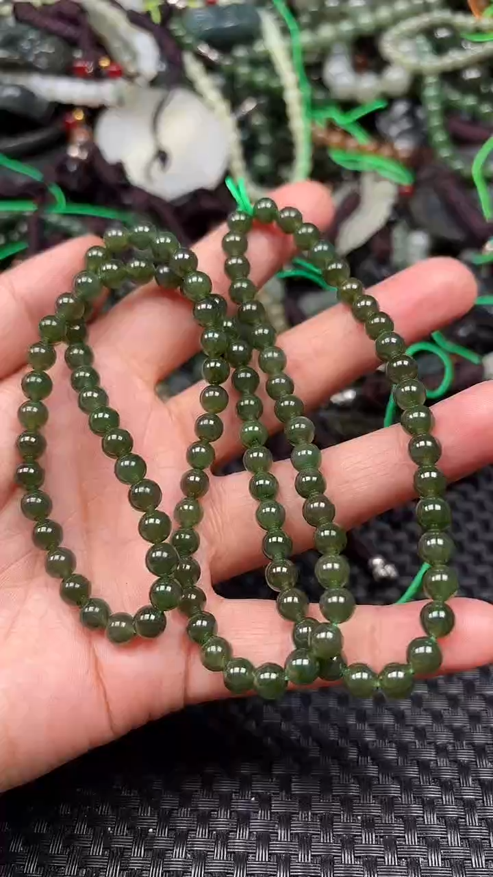 和田玉未镶嵌颈饰1