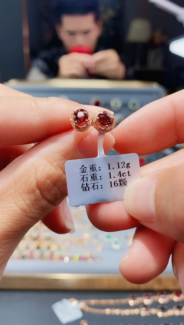 【闪购商品】碧玺耳饰18K金镶嵌1.4配钻