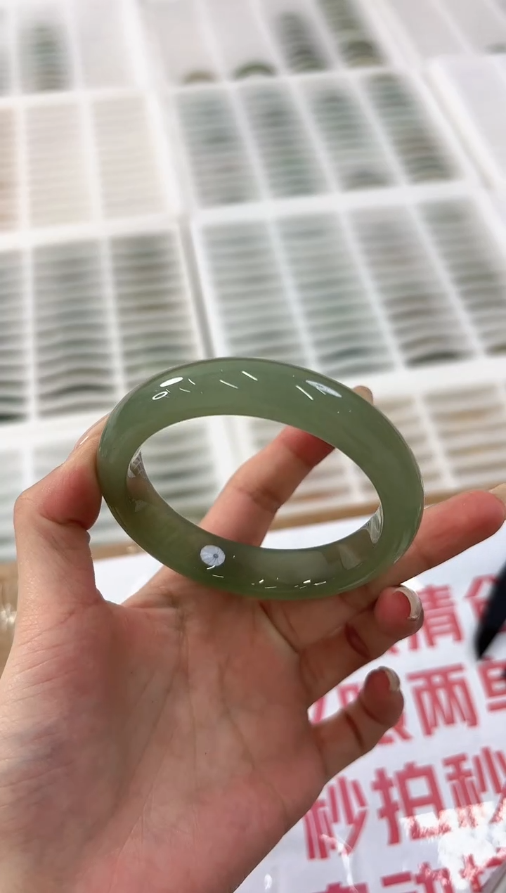 未镶嵌手镯石英质玉151-55D