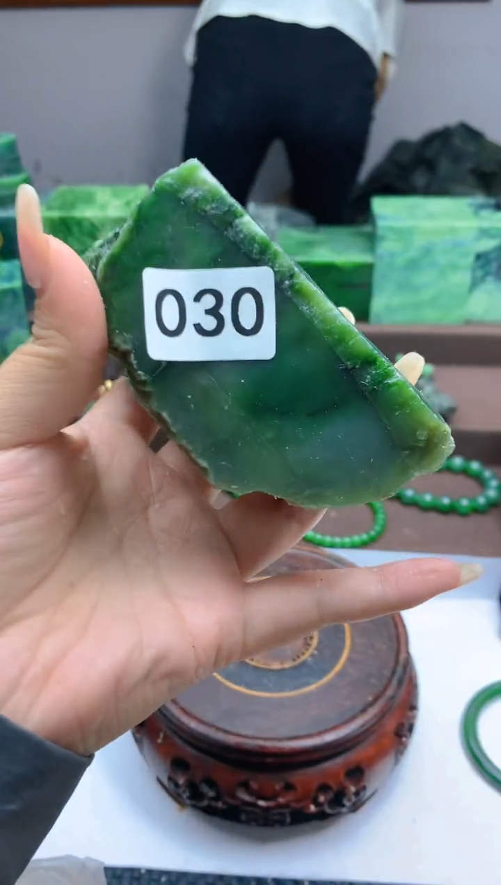 和田玉（碧玉）未镶嵌珠宝半成品1