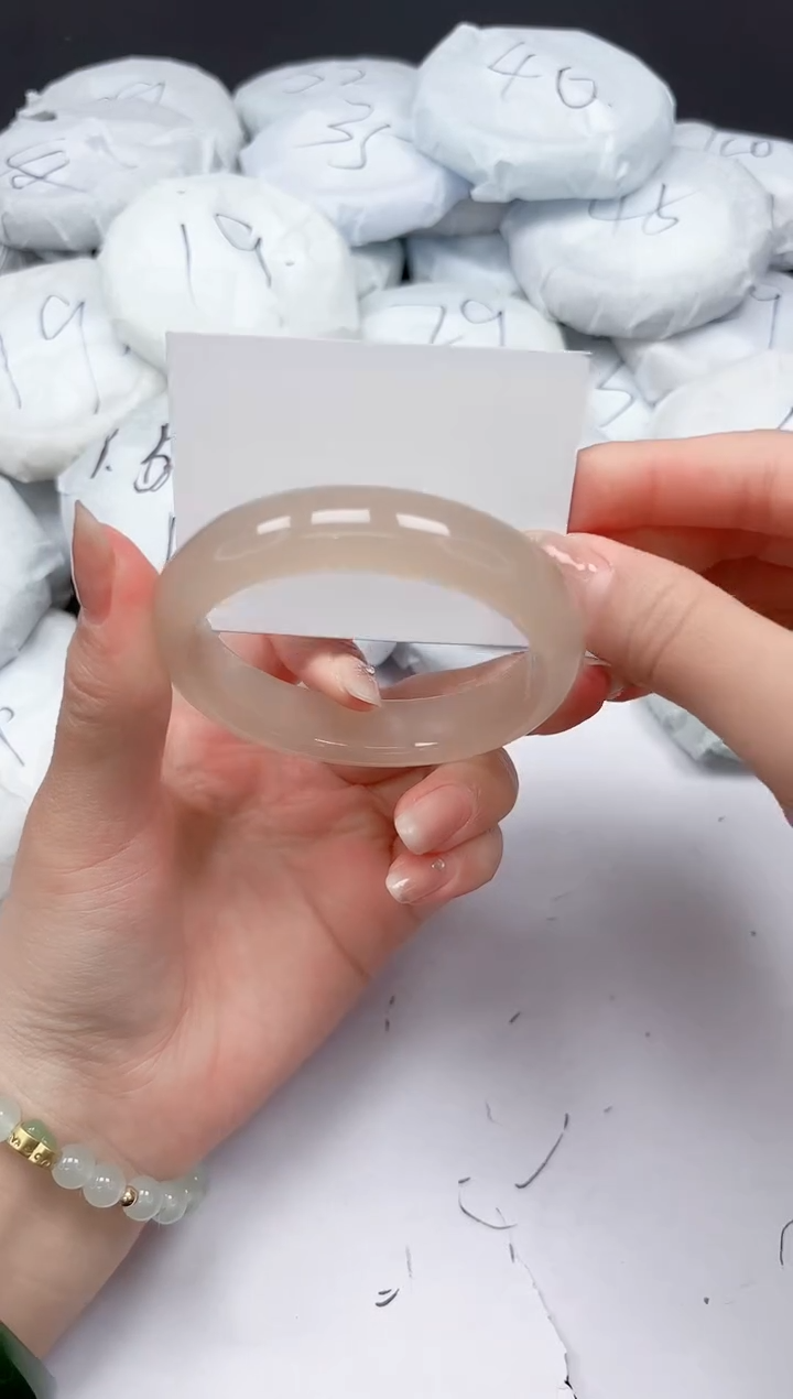 未镶嵌手镯石英质玉196/57.6