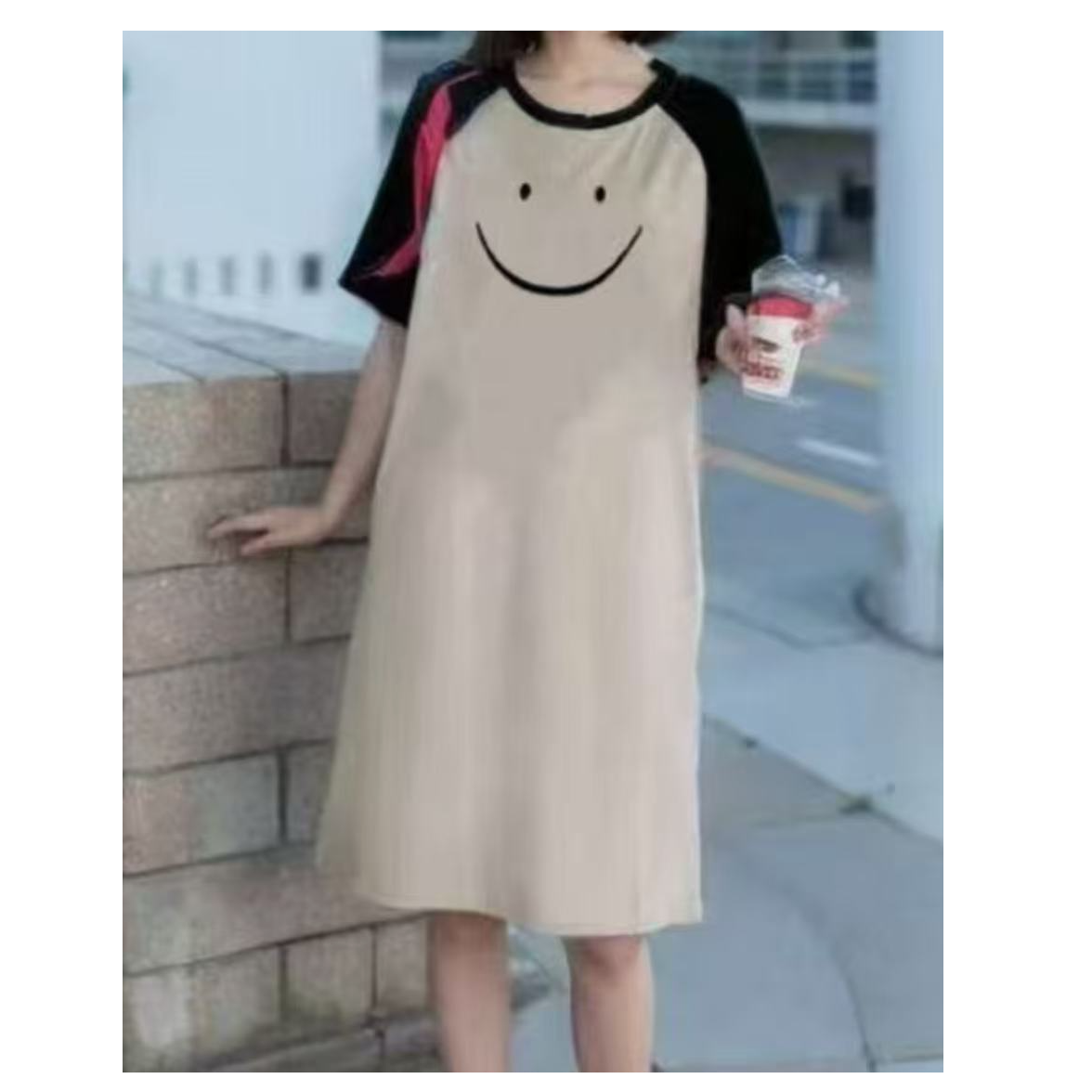 A2498杏擦肩笑脸刺绣休闲T裙