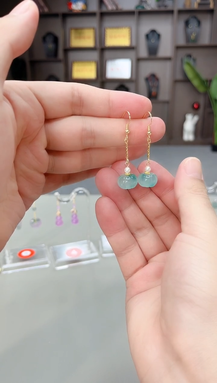 未镶嵌石英质玉（天山翠）耳饰226000