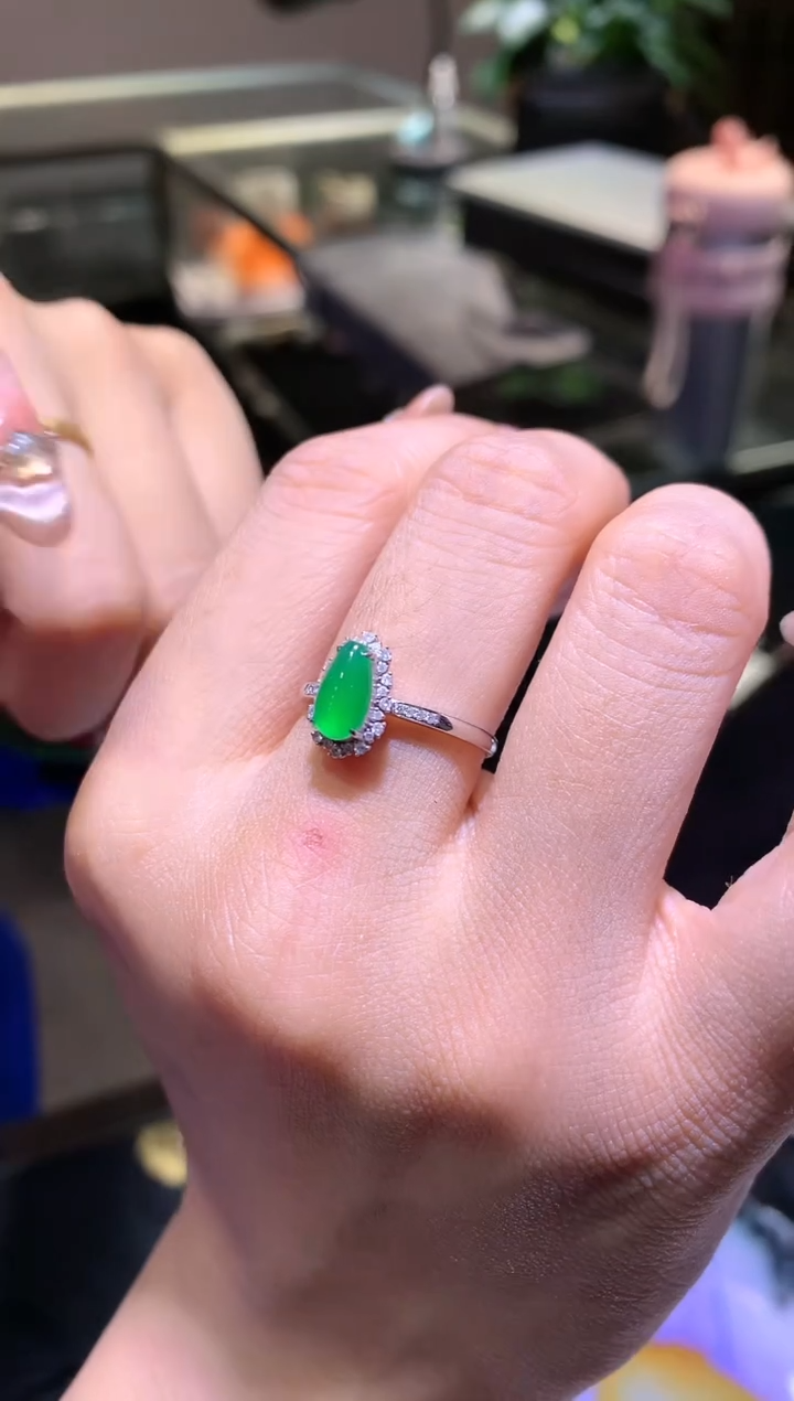 【闪购商品】翡翠吊坠(不含链)18K金镶嵌戒指