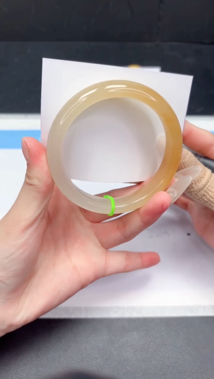 【闪购商品】石英质玉手镯未镶嵌87-60.8