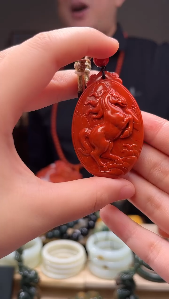 颈饰未镶嵌南红玛瑙吊坠