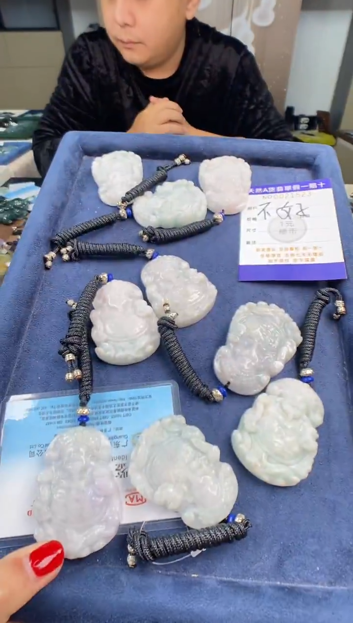 颈饰未镶嵌翡翠 多样性发其一