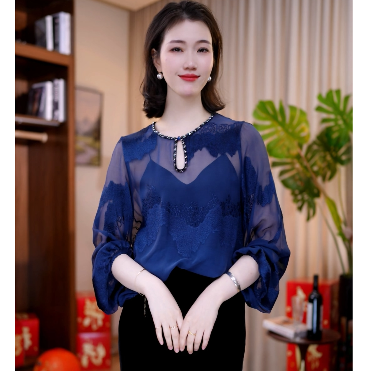 【白小白精选】远山黛立体刺绣桑蚕丝水滴领手工钉钻灯笼袖衬衫7249