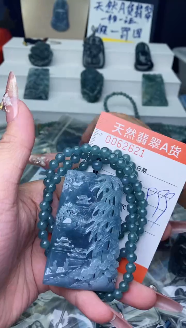 【闪购商品】翡翠颈饰未镶嵌··············