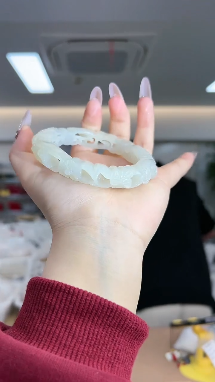 【闪购商品】和田玉雕花未镶嵌手镯圈口58