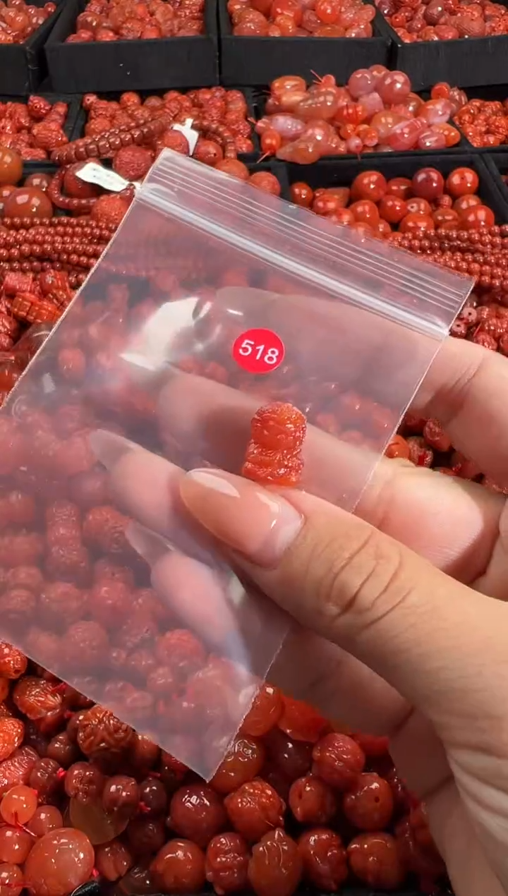 南红玛瑙未镶嵌颈饰1