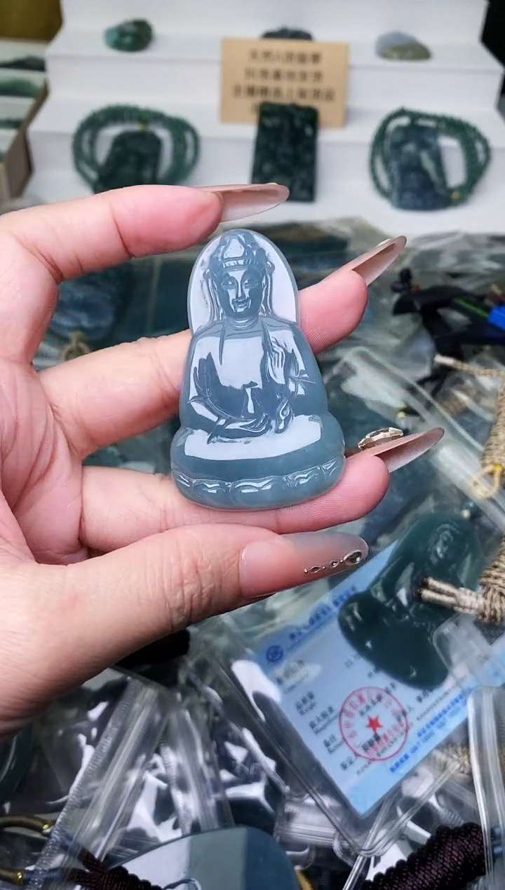 颈饰未镶嵌翡翠 