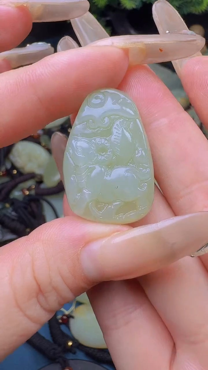 和田玉未镶嵌颈饰1