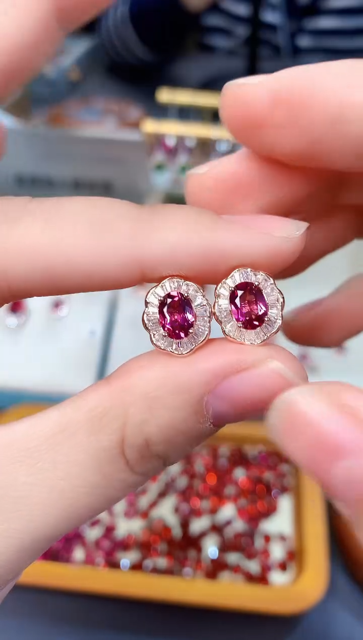 【闪购商品】石榴石耳钉银S925镶嵌天然镁铝