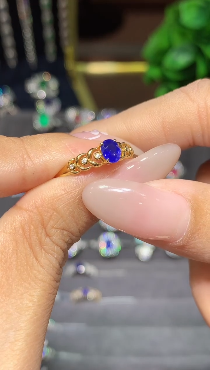 戒指蓝宝石18K金镶嵌0.5CT