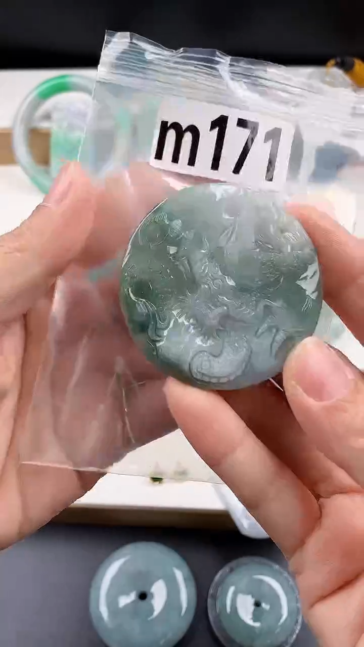 颈饰未镶嵌翡翠天然翡翠吊坠挂件