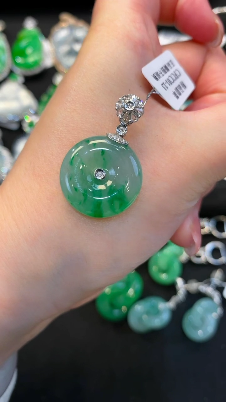 【闪购商品】翡翠吊坠(不含链)18K金镶嵌扣子吊坠