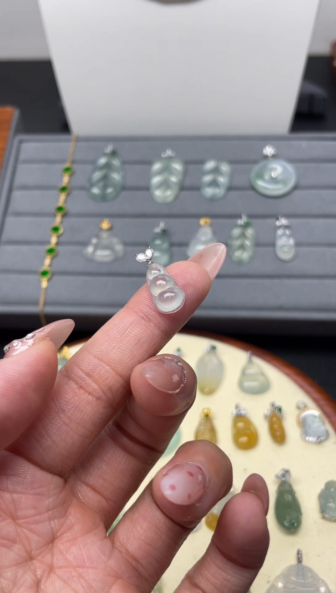 颈饰18K金镶嵌翡翠(15号链接)纯天然A货缅甸翡翠豆子吊坠