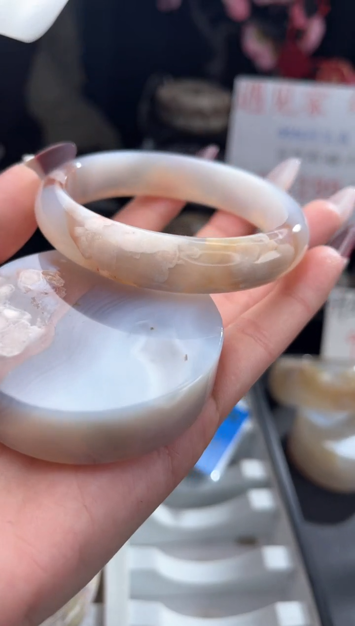 【闪购商品】石英质玉手镯未镶嵌樱花玛瑙手镯60
