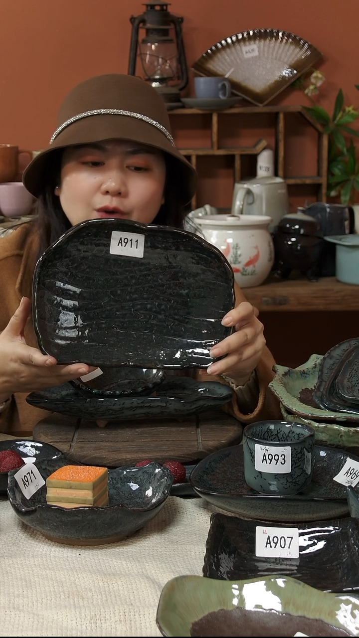 陶瓷A911陶瓷粗陶窑变三足山盘一个微瑕24*17.5*4