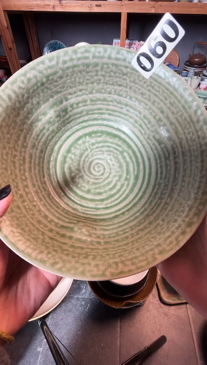瓷片李*晓060手刷绿手捏碗