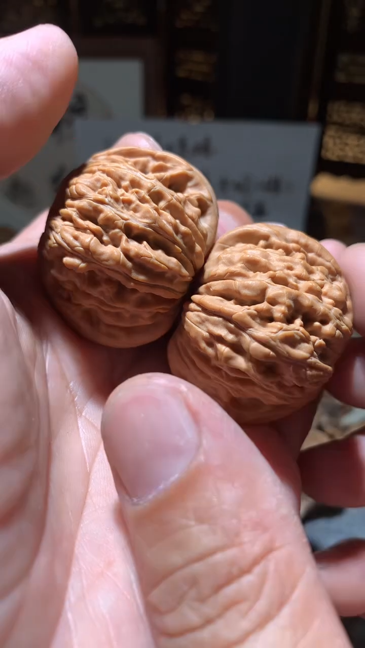 文玩核桃把件【核缘雅趣】41左右汉高楼，同尺寸随机发