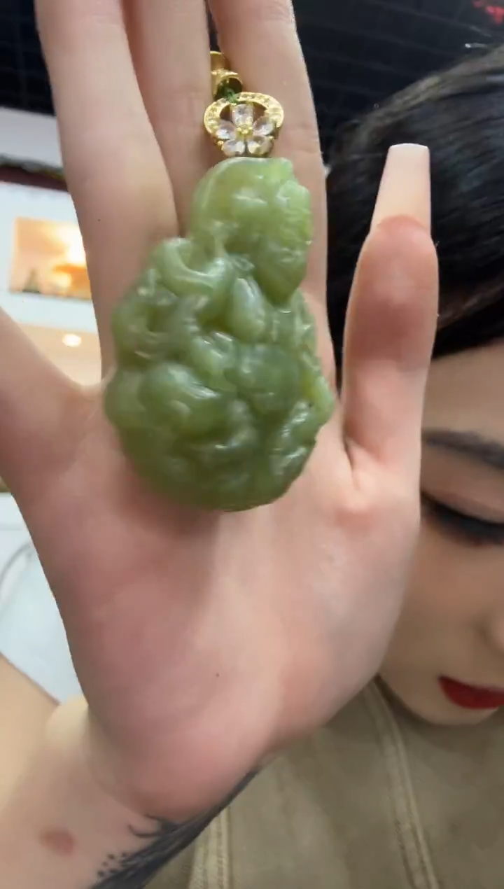 未镶嵌岫玉颈饰湖水绿藏巴拉【万能扣】