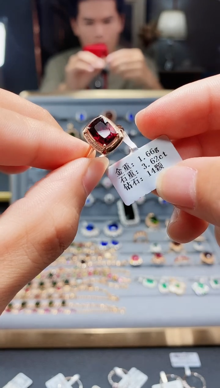 【闪购商品】石榴石戒指18K金镶嵌3.62.