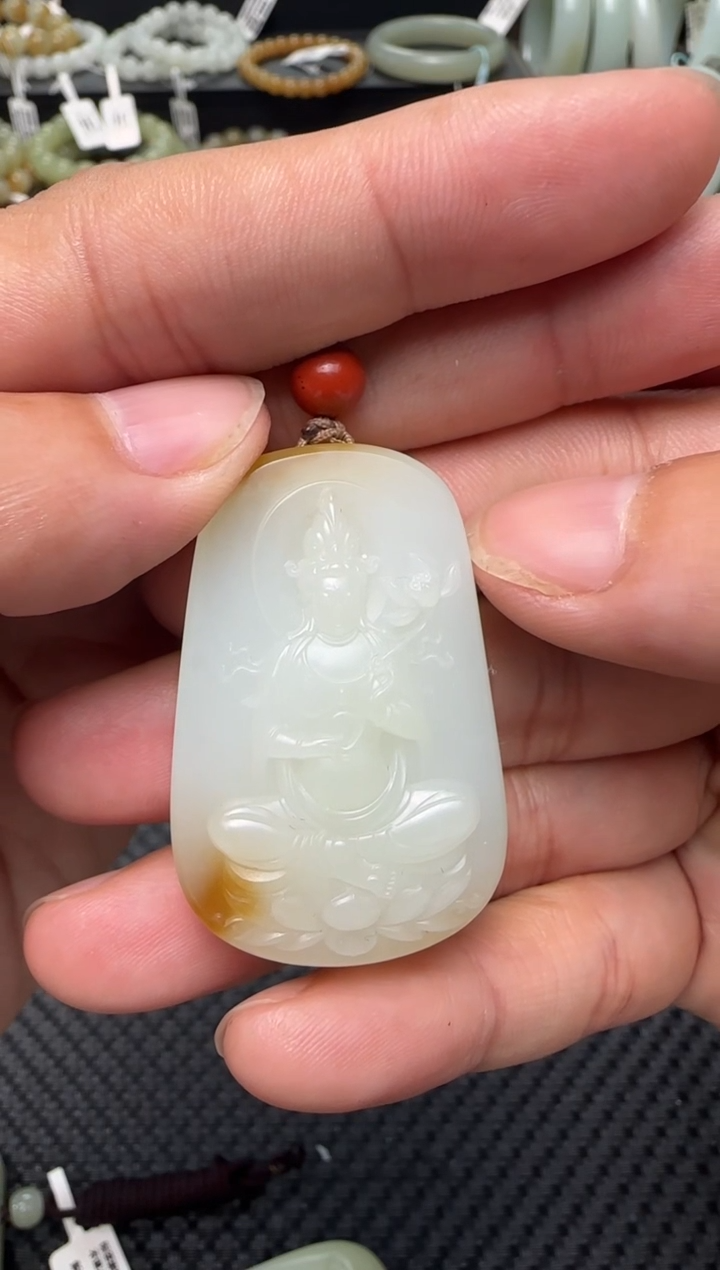 吊坠(赠链)未镶嵌和田玉观音