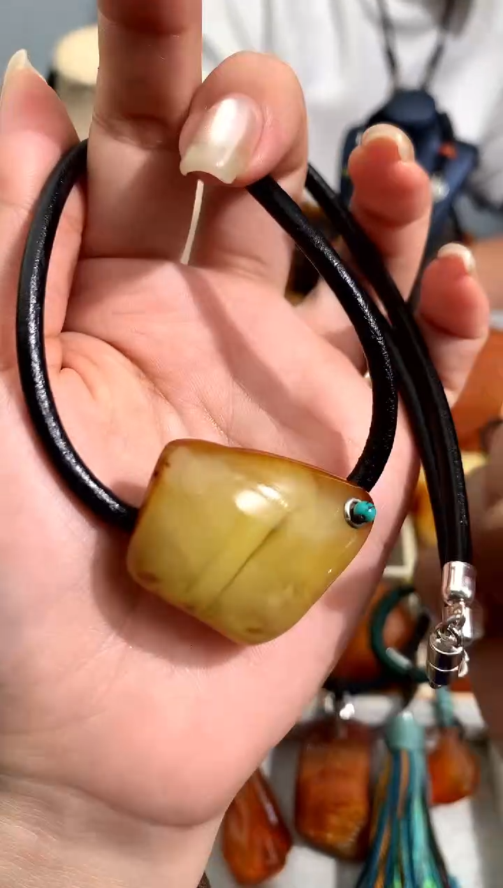 【闪购商品】蜜蜡裸石未镶嵌似玉