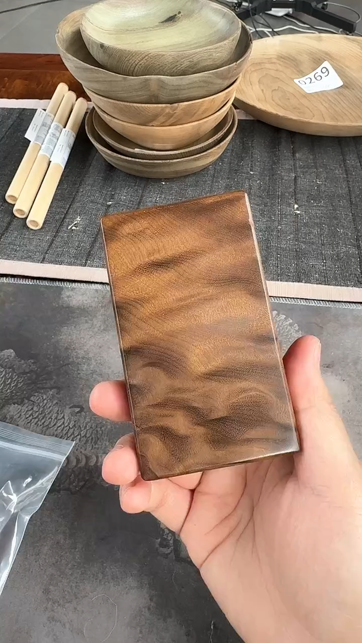 【闪购商品】金丝楠木雕133号阴沉满花纹镶嵌烟盒