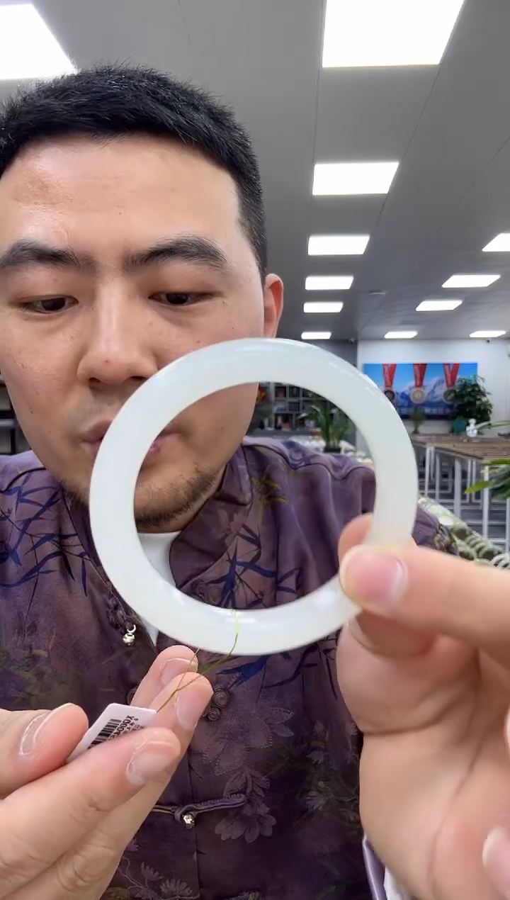 【闪购商品】和田玉手镯未镶嵌60  