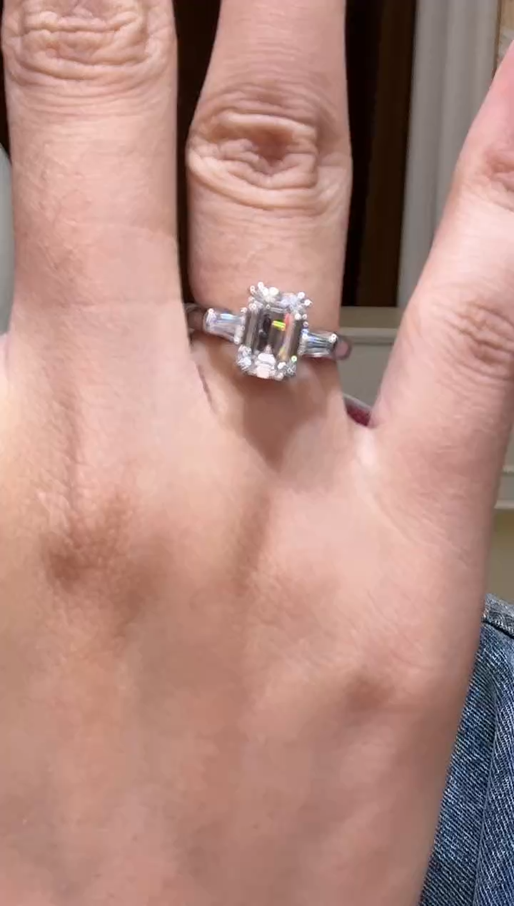 铂Pt950镶嵌实验室培育钻石铂金2.6卡祖切三石戒指 17戒圈