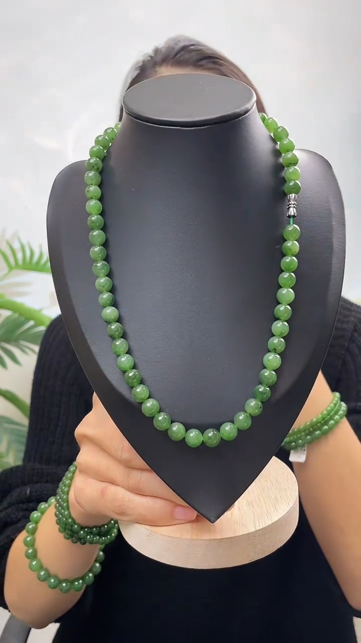 项链未镶嵌和田玉（碧玉）碧玉妈妈链 8±mm 有黑点