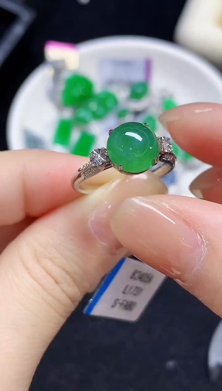 18K金镶嵌戒指翡翠L多样性发其一