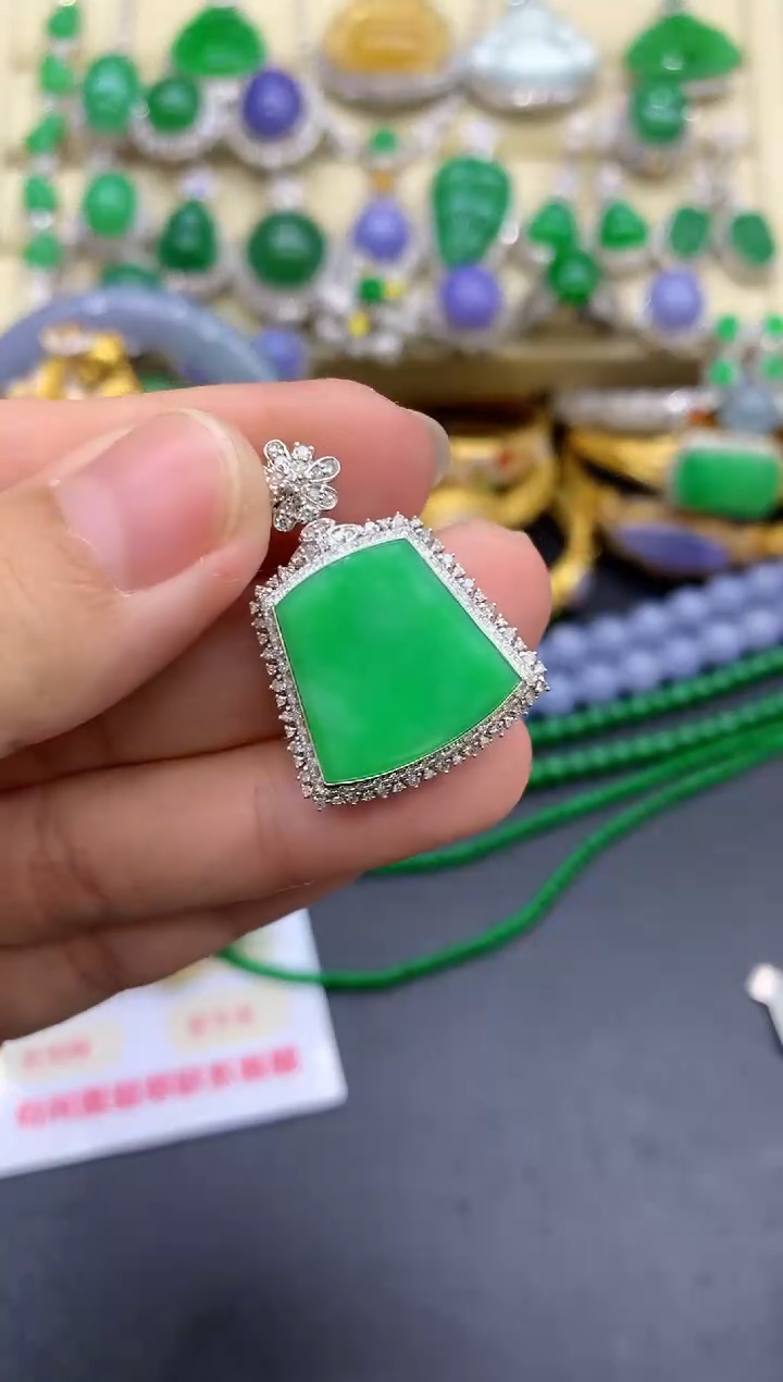 颈饰18K金镶嵌翡翠361-中国好珍宝