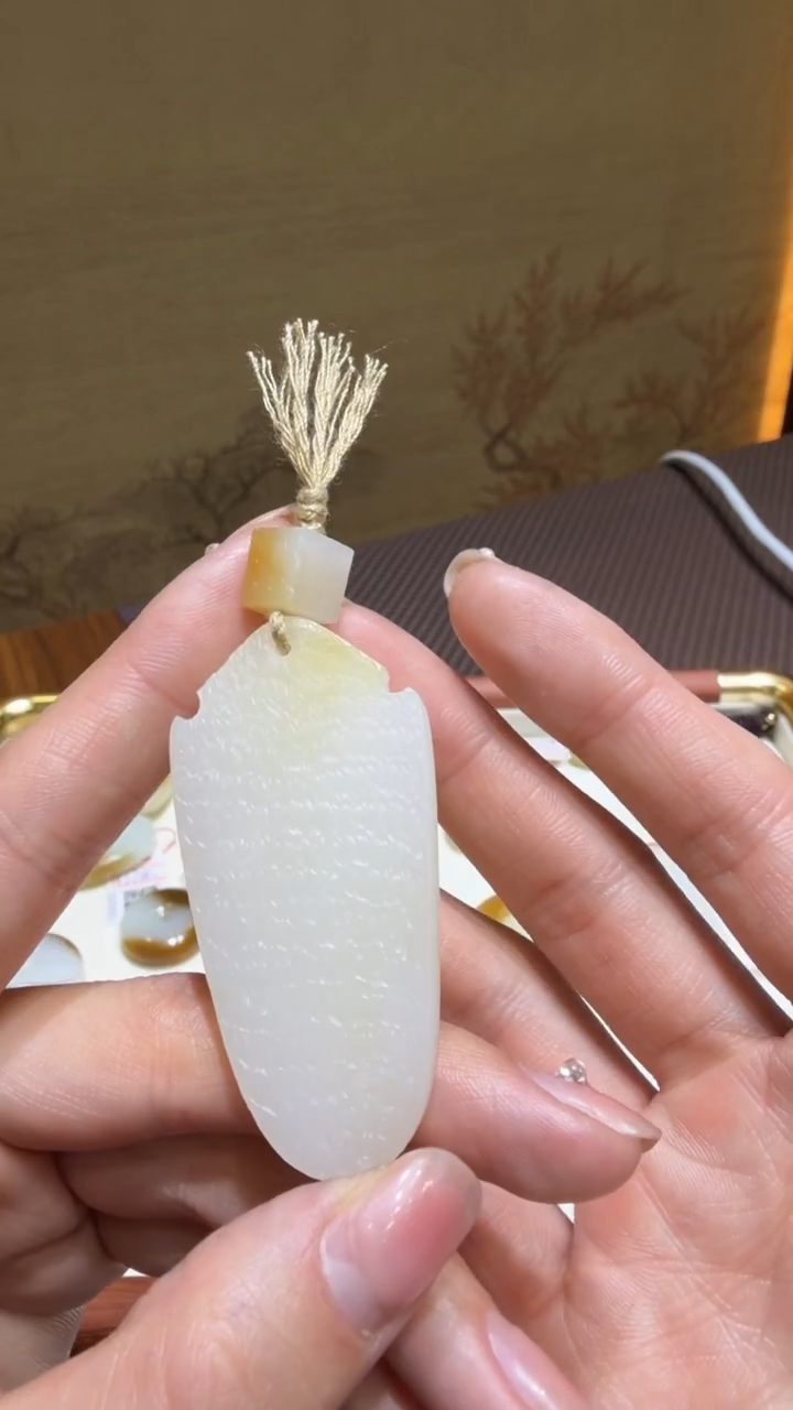 颈饰未镶嵌和田玉挂件