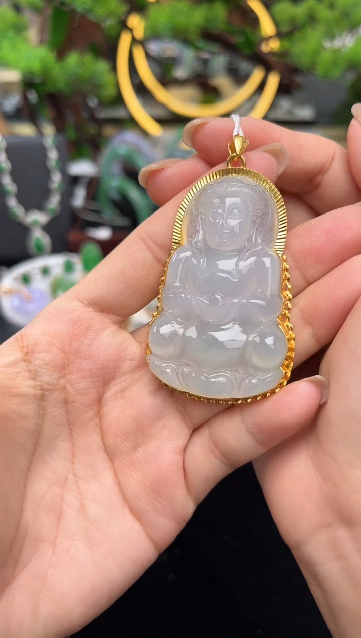 颈饰18K金镶嵌翡翠吊坠