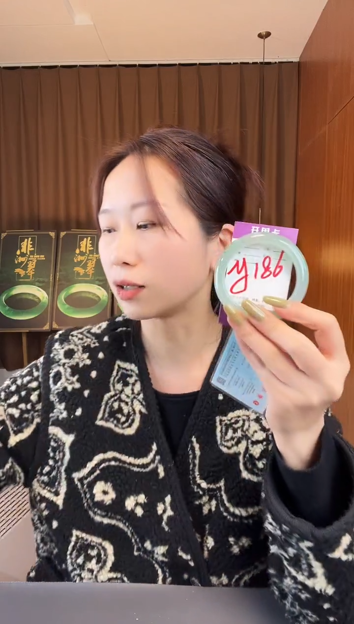 【闪购商品】石英质玉手镯未镶嵌非洲翠