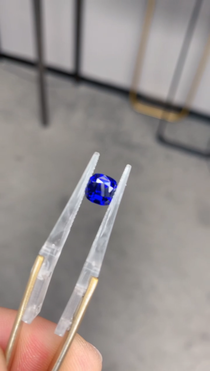 【闪购商品】蓝宝石裸石未镶嵌2ct 皇家蓝蓝宝石