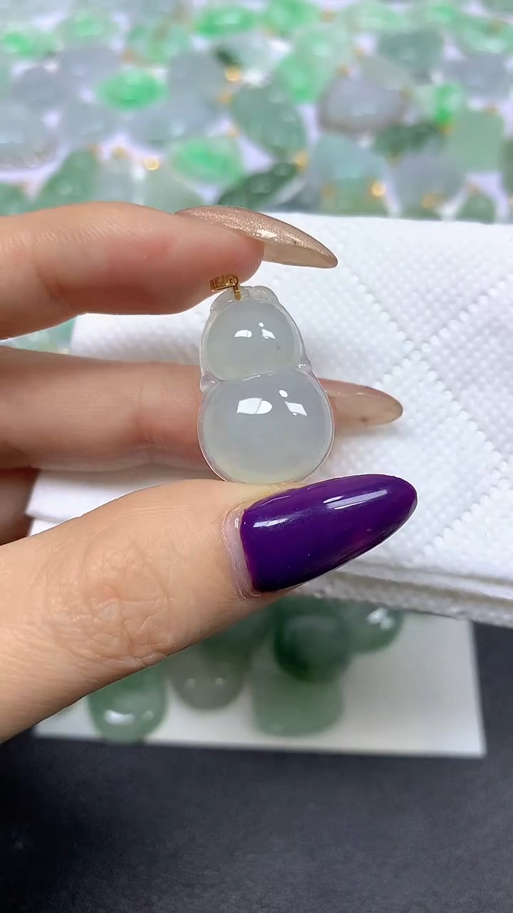 颈饰18K金镶嵌翡翠 