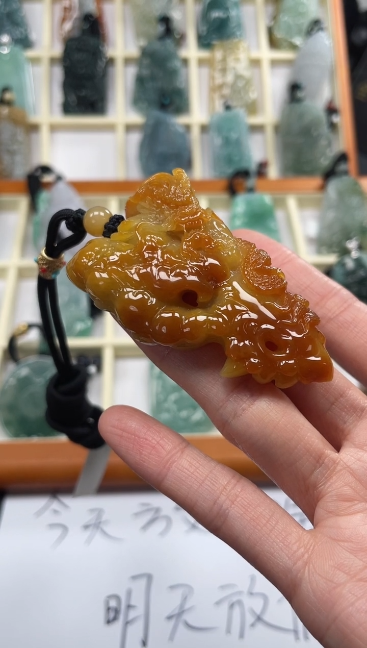 【闪购商品】翡翠颈饰未镶嵌龙